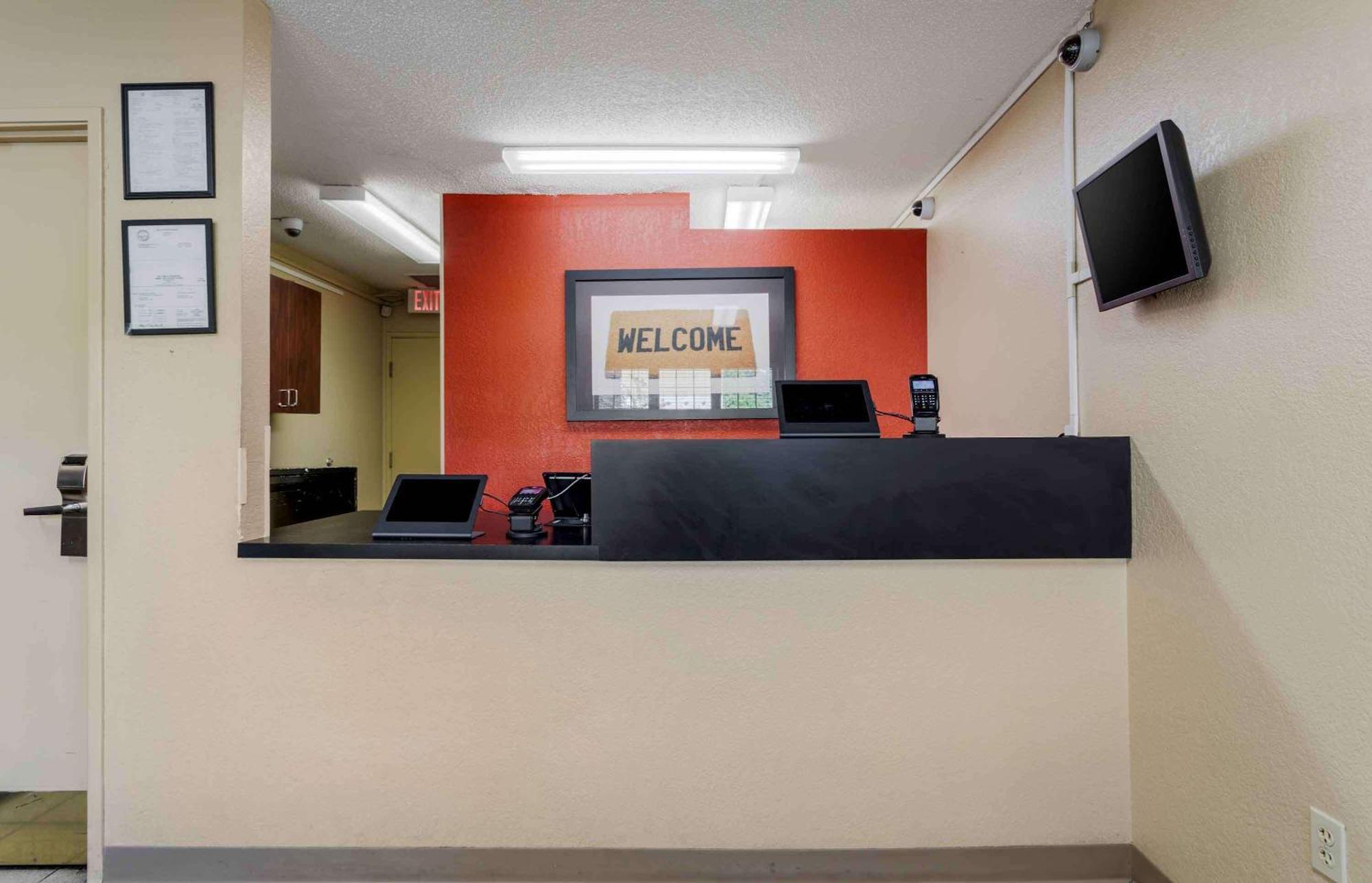 Extended Stay America Select Suites - Greensboro - Wendover Ave - Big Tree Way Extérieur photo