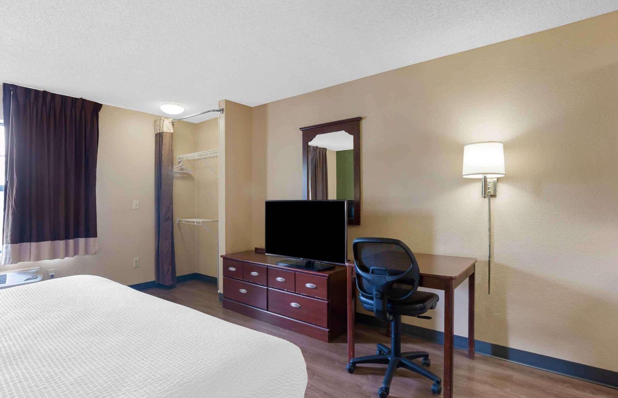 Extended Stay America Select Suites - Greensboro - Wendover Ave - Big Tree Way Extérieur photo