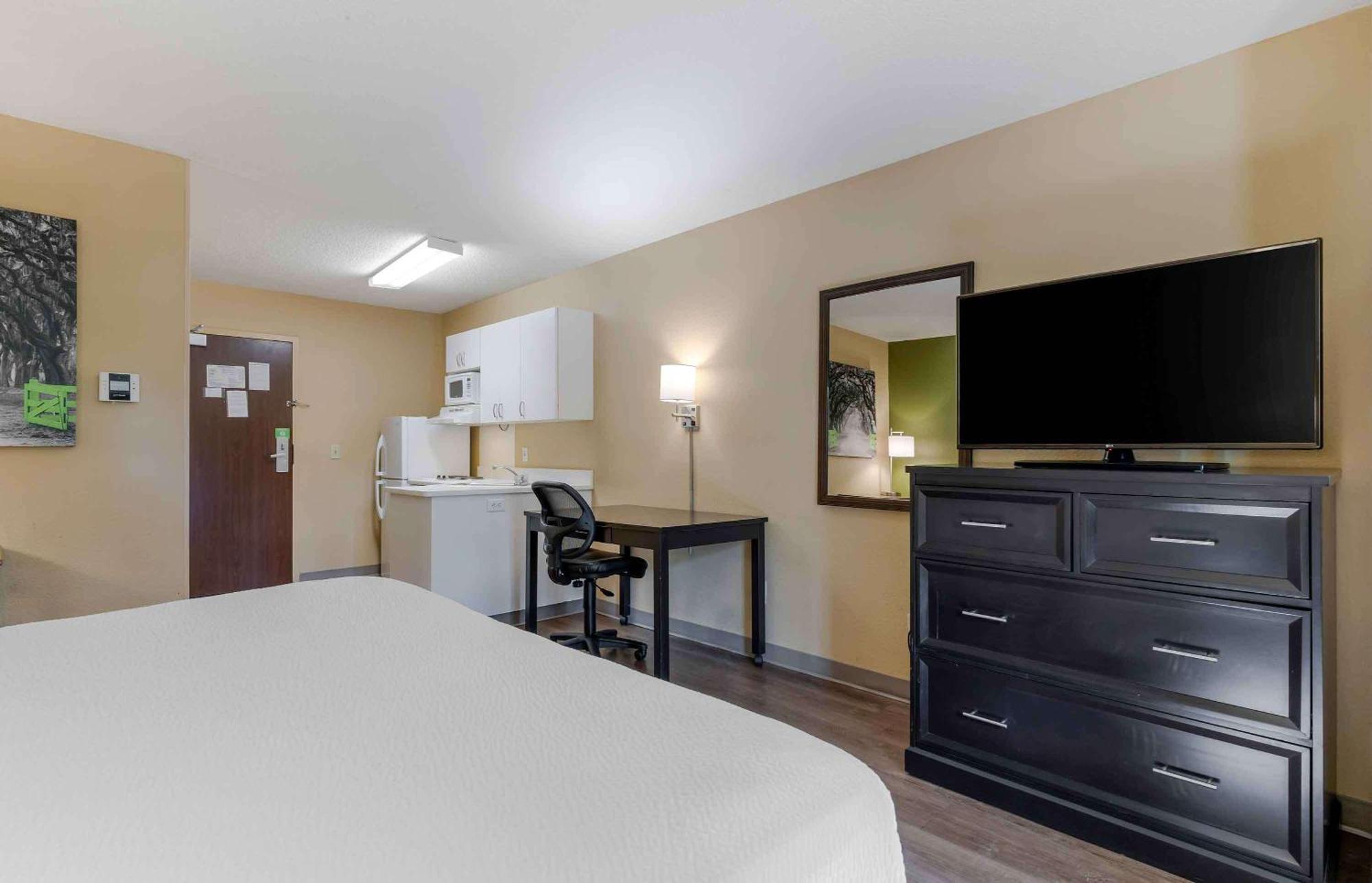 Extended Stay America Select Suites - Greensboro - Wendover Ave - Big Tree Way Extérieur photo