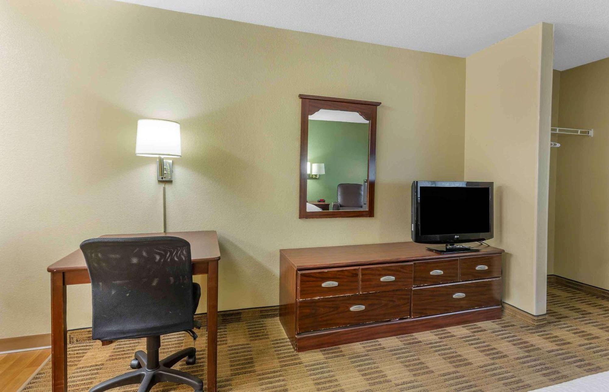 Extended Stay America Select Suites - Greensboro - Wendover Ave - Big Tree Way Extérieur photo