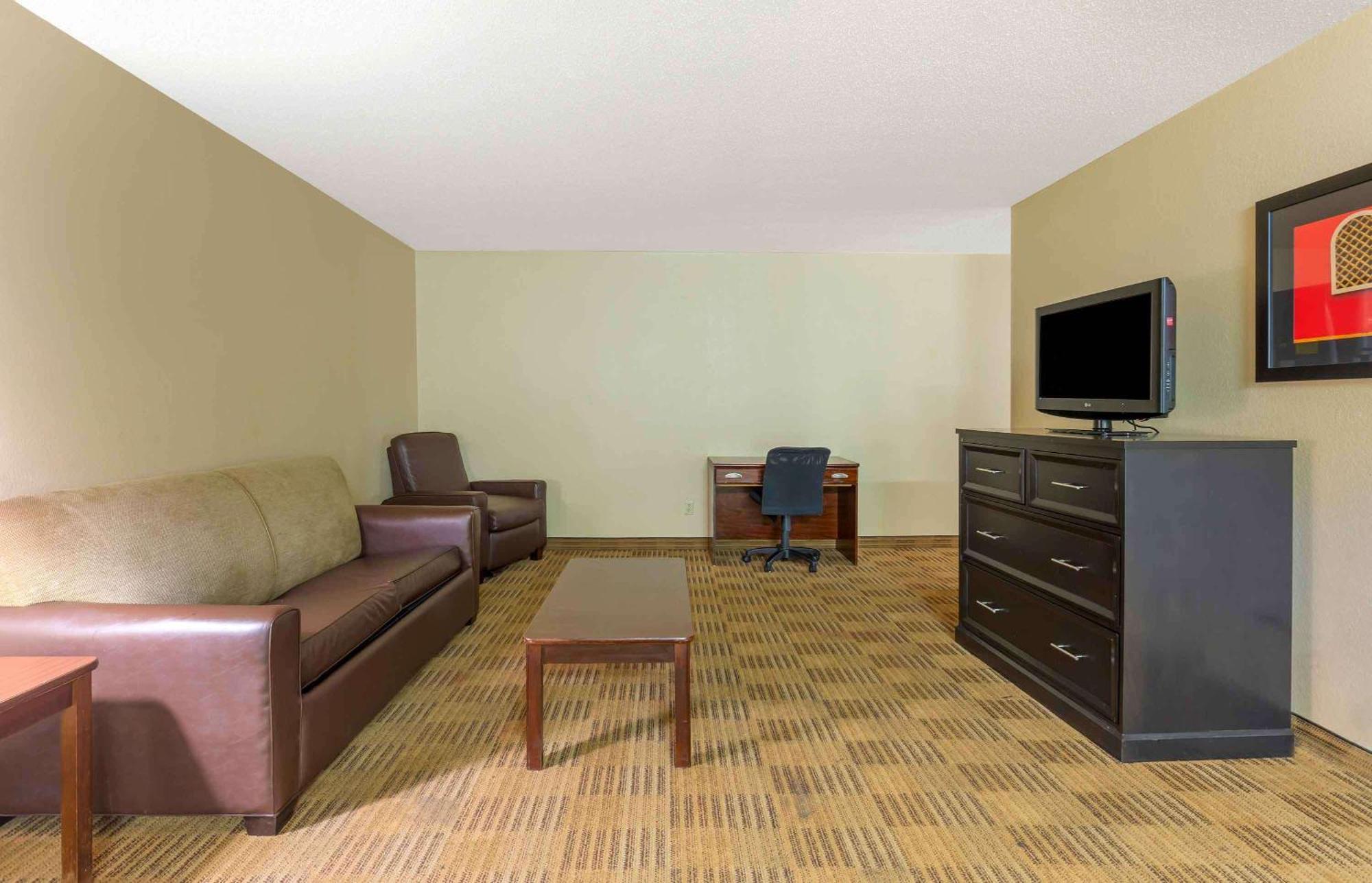 Extended Stay America Select Suites - Greensboro - Wendover Ave - Big Tree Way Extérieur photo