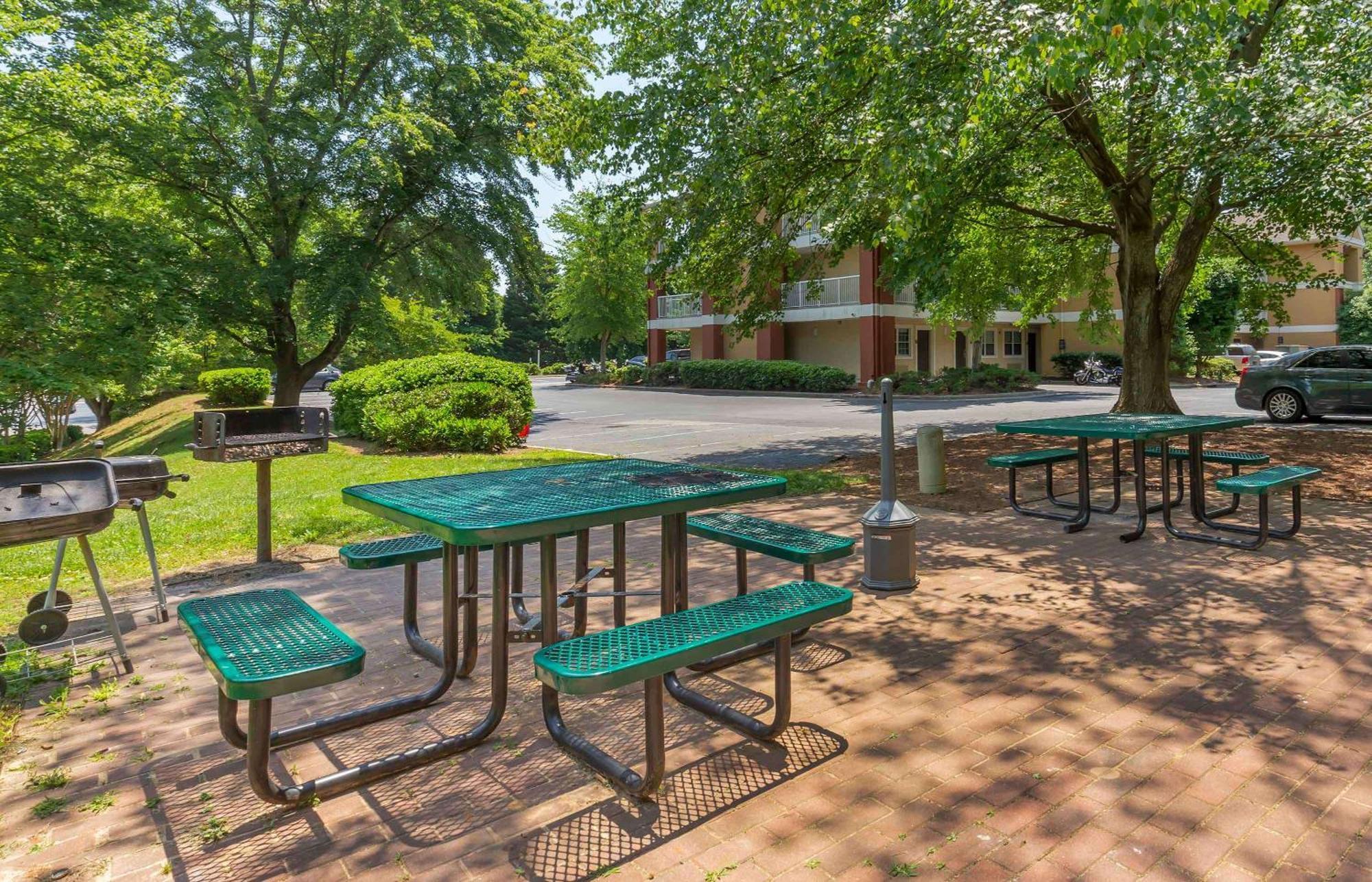 Extended Stay America Select Suites - Greensboro - Wendover Ave - Big Tree Way Extérieur photo