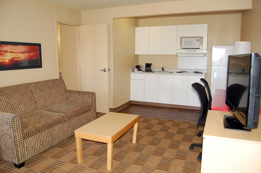 Extended Stay America Select Suites - Greensboro - Wendover Ave - Big Tree Way Extérieur photo