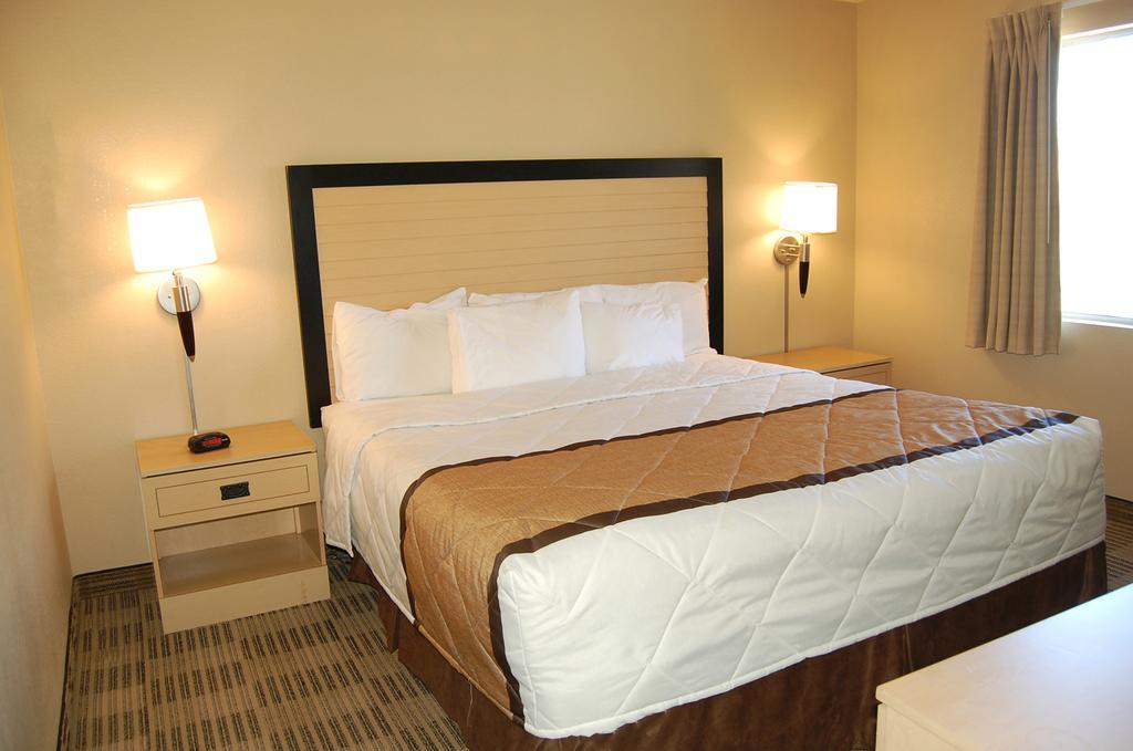 Extended Stay America Select Suites - Greensboro - Wendover Ave - Big Tree Way Extérieur photo