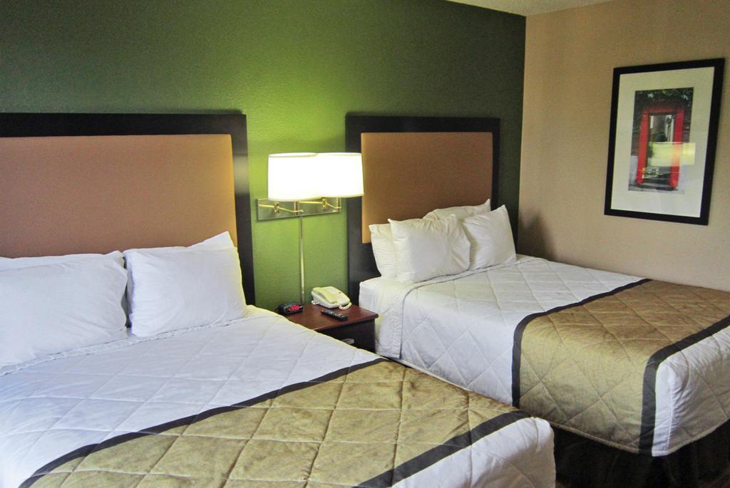 Extended Stay America Select Suites - Greensboro - Wendover Ave - Big Tree Way Extérieur photo