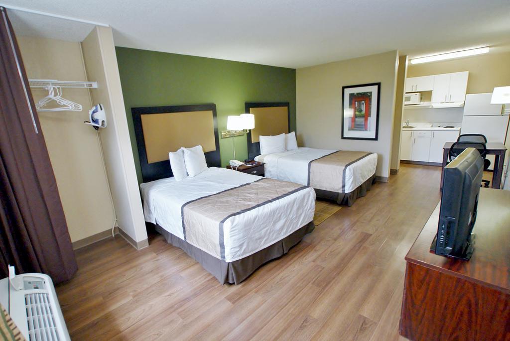 Extended Stay America Select Suites - Greensboro - Wendover Ave - Big Tree Way Extérieur photo