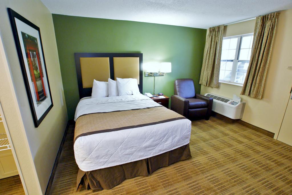 Extended Stay America Select Suites - Greensboro - Wendover Ave - Big Tree Way Extérieur photo