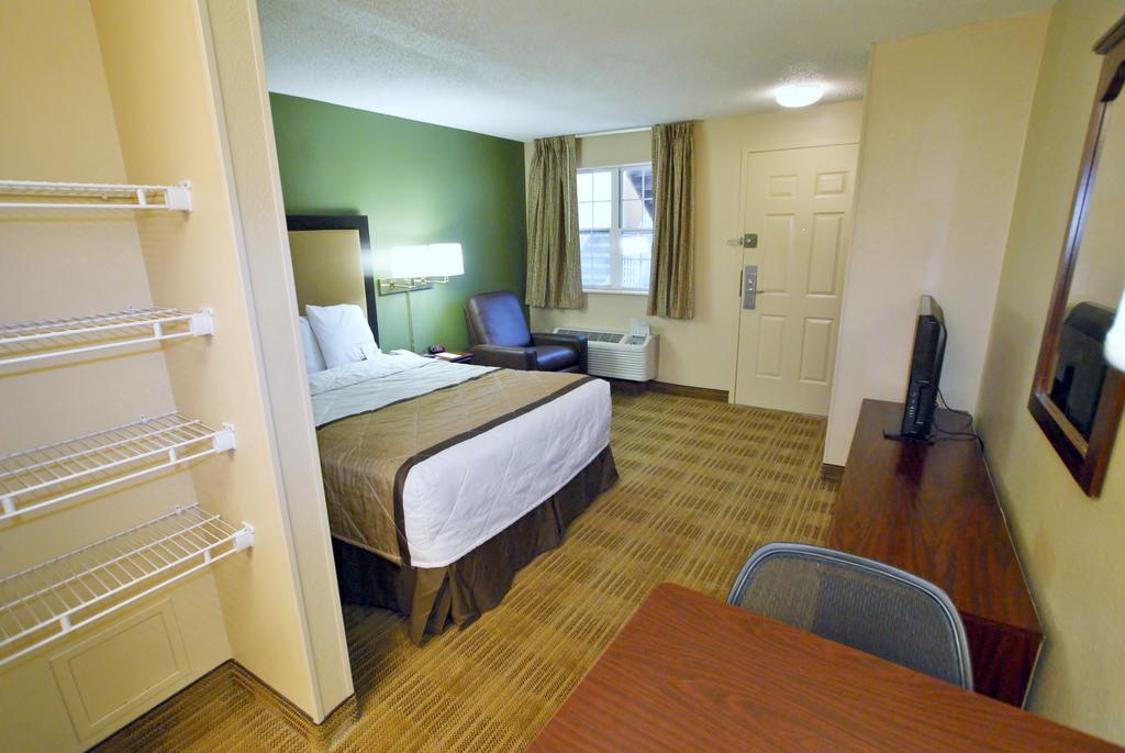 Extended Stay America Select Suites - Greensboro - Wendover Ave - Big Tree Way Extérieur photo