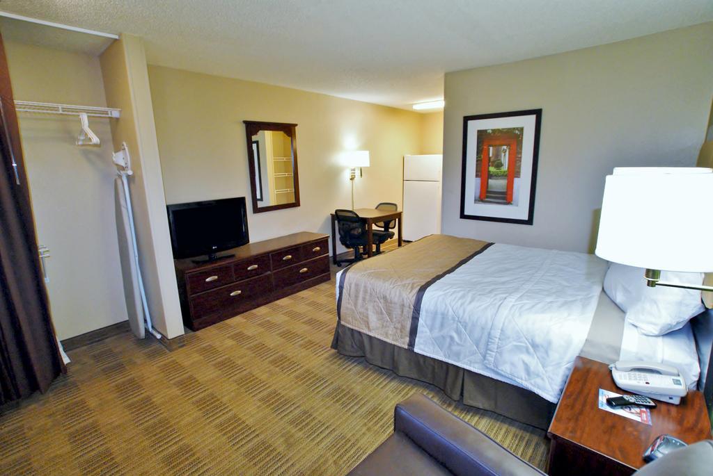 Extended Stay America Select Suites - Greensboro - Wendover Ave - Big Tree Way Extérieur photo