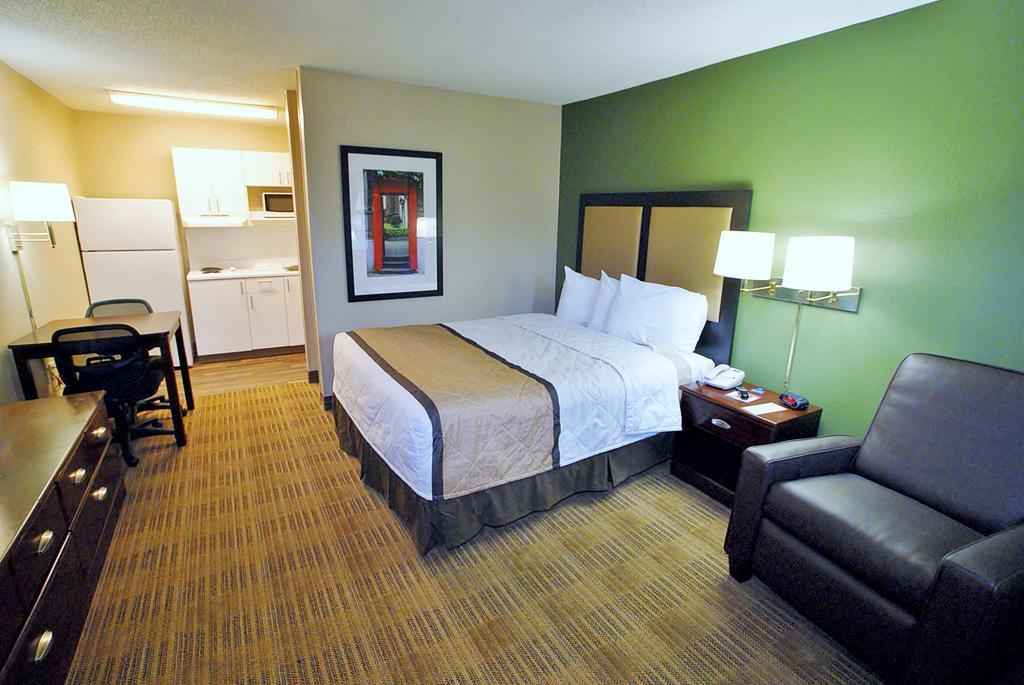 Extended Stay America Select Suites - Greensboro - Wendover Ave - Big Tree Way Extérieur photo